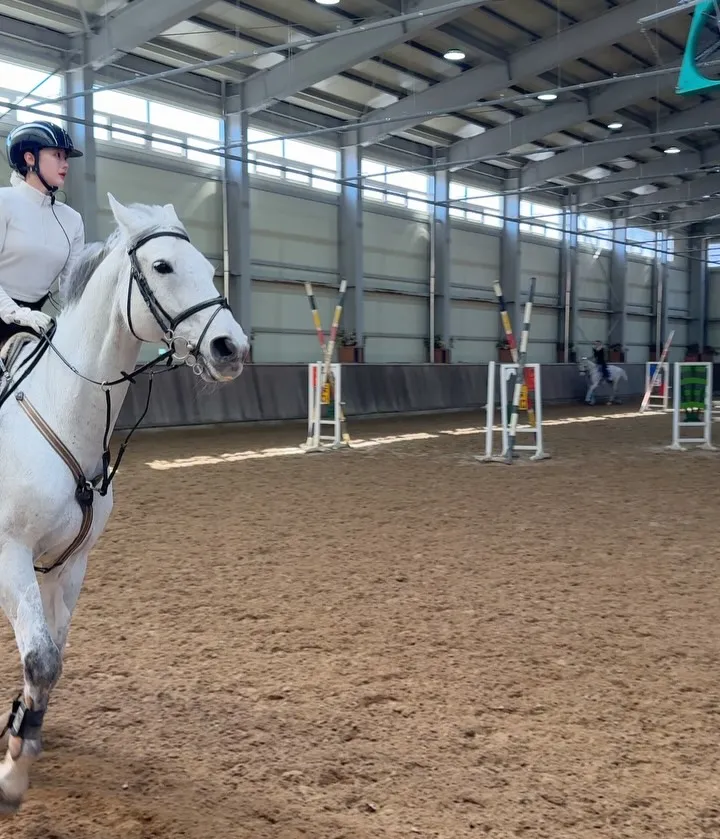 HyunA (Nine Muses), ca sĩ, cưỡi ngựa