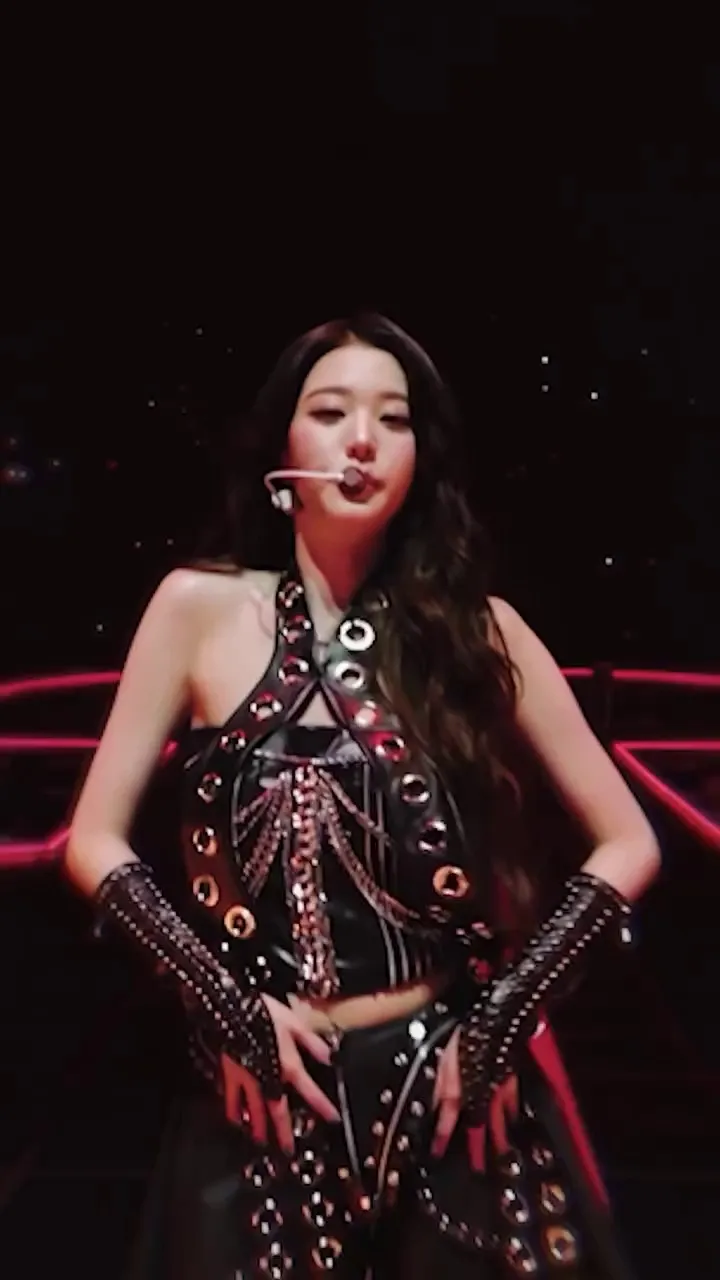 IVE, nhóm nữ, tour diễn thế giới, concert, fan