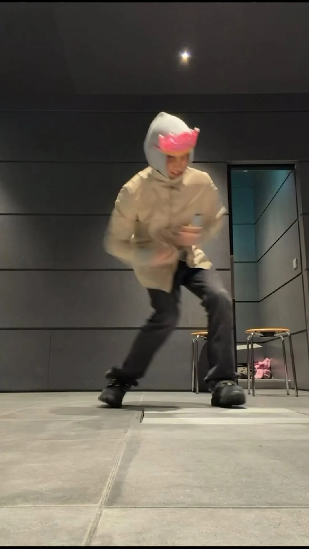 Cortis bem-humorado, atualização espirituosa no Instagram