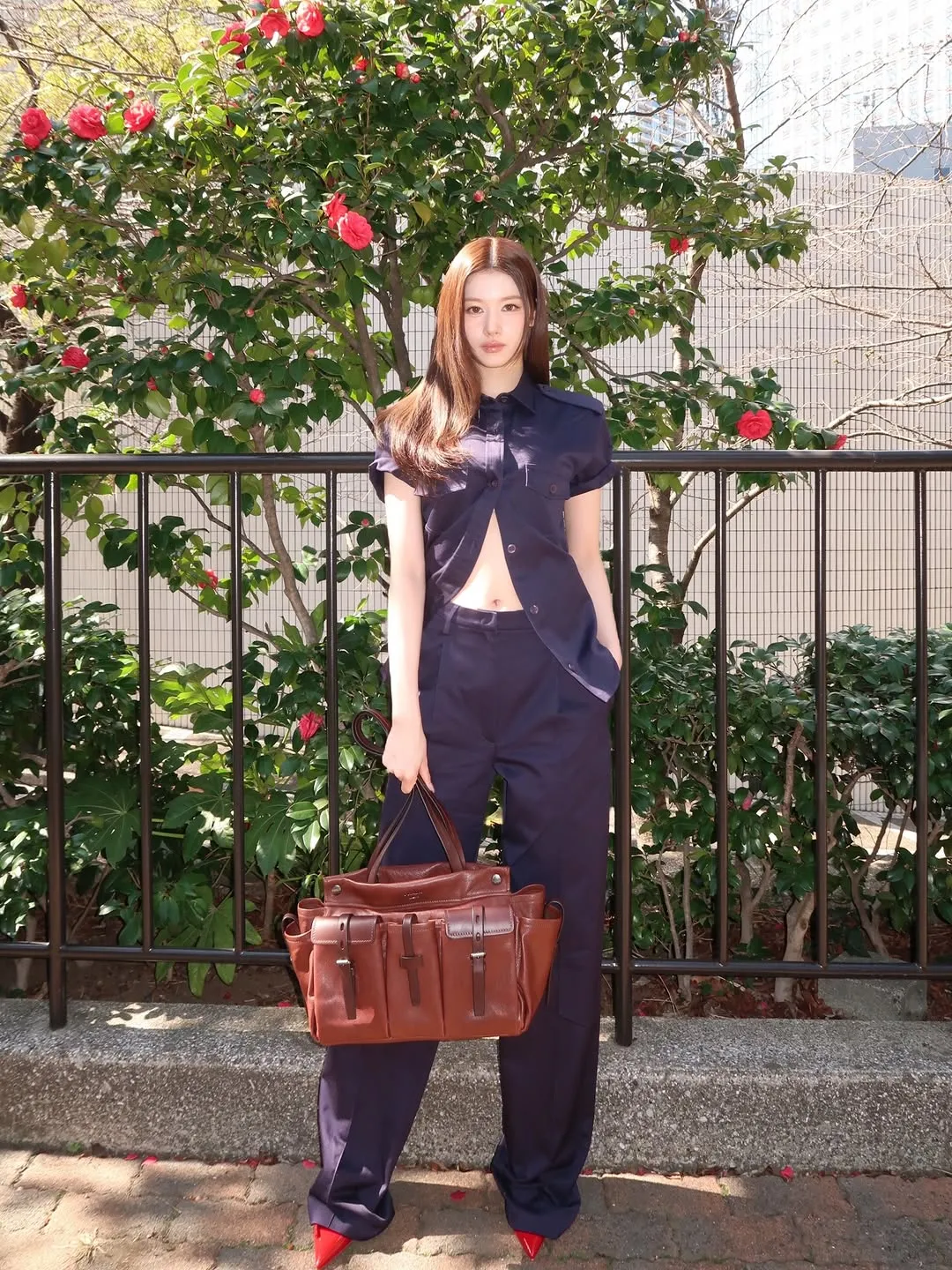 TWICEサナ、高級感あふれるバッグコーデを公開