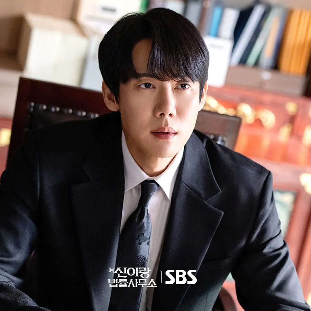 「神祕魅力」劉延錫化身法律事務所律師登場