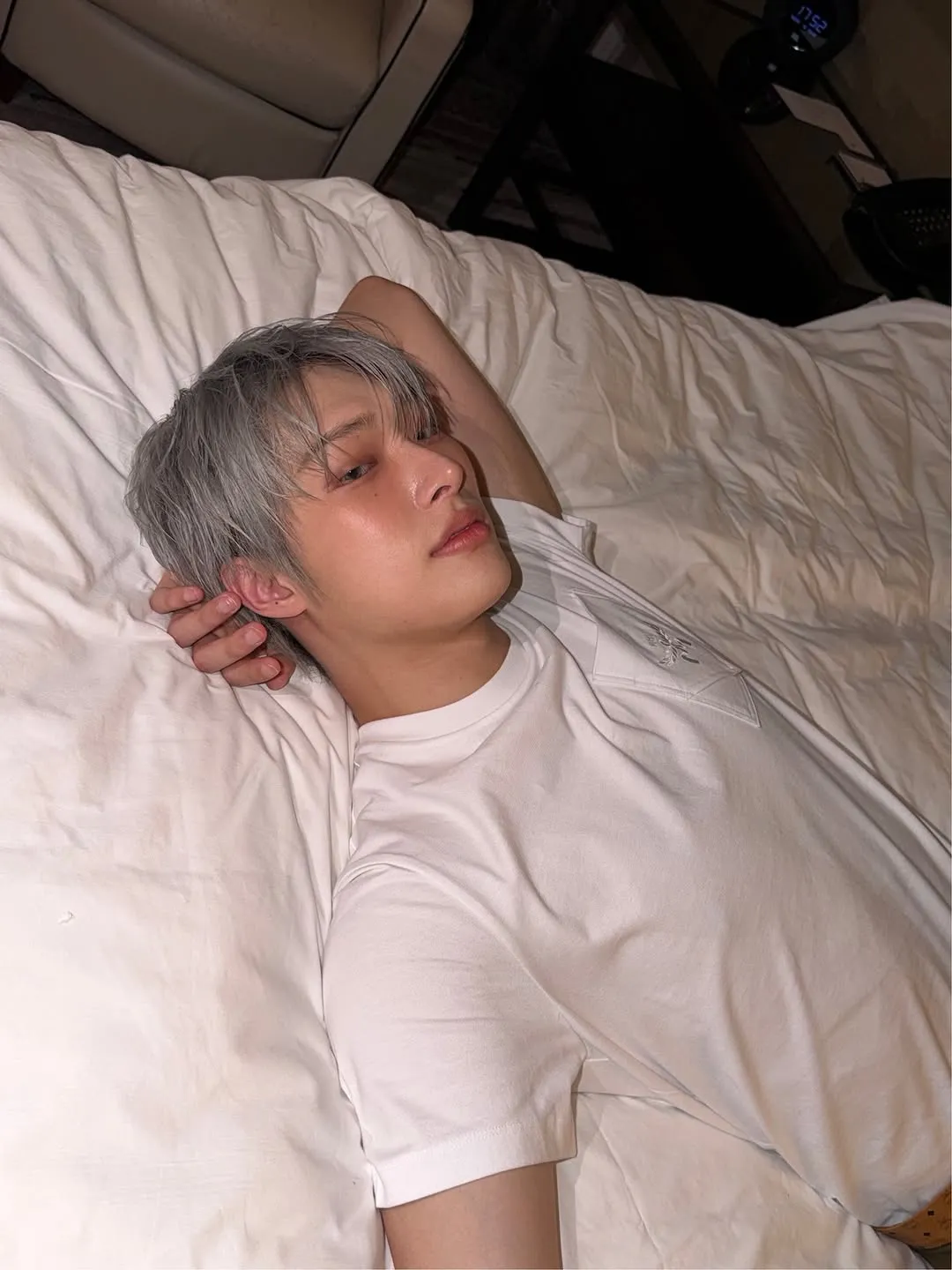 ATEEZ's Mingi Stuns With White Hair, Oozing Charisma