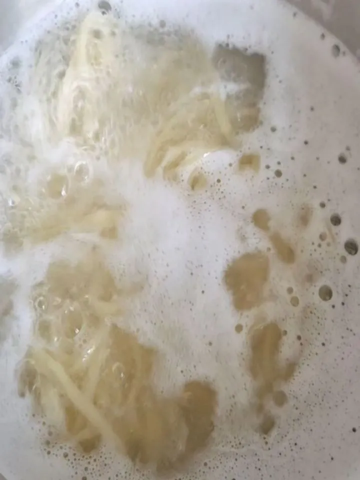 Choi Dong-seok prepara kalguksu de frango pensando na saúde