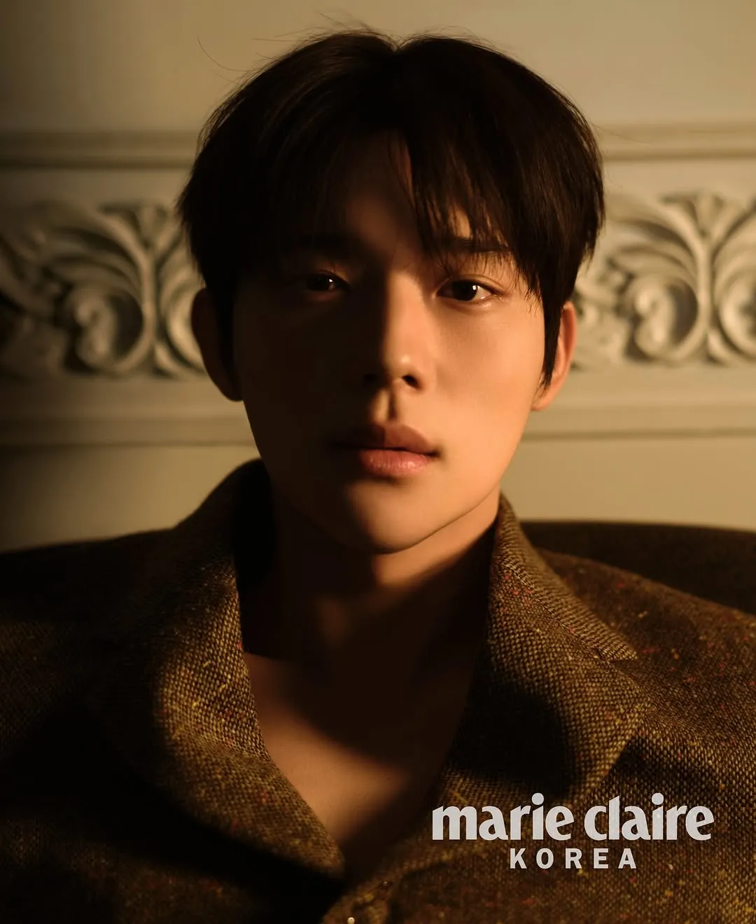 Ator elegante: nova imagem da Awesome ENT é divulgada