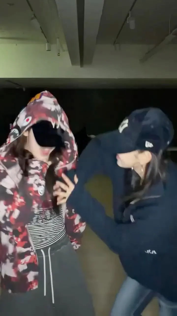 Kiki Official esbanja charme e interage com os fãs