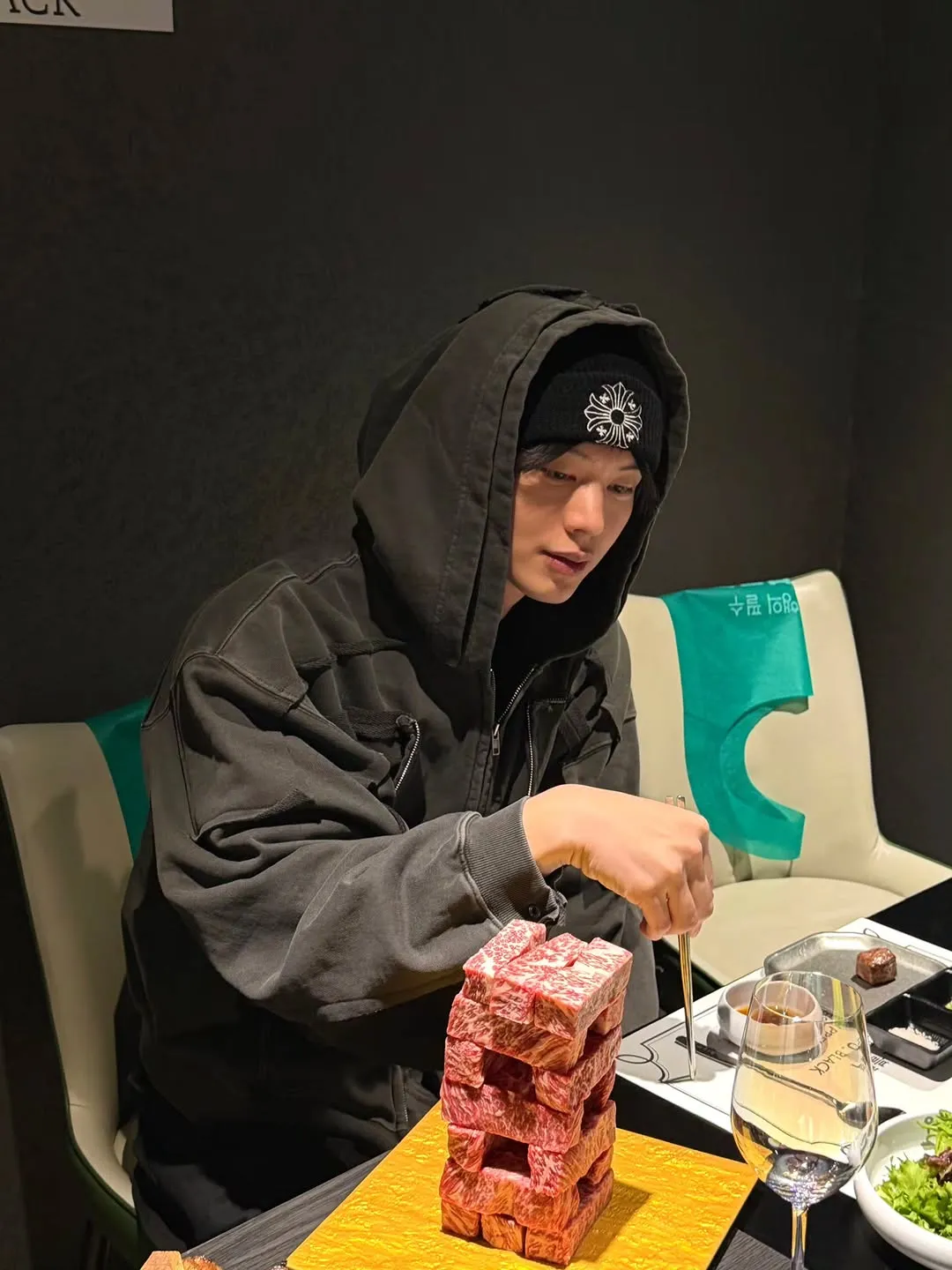 Yook Sungjae, penyanyi, aktor, daging sapi, Jenga