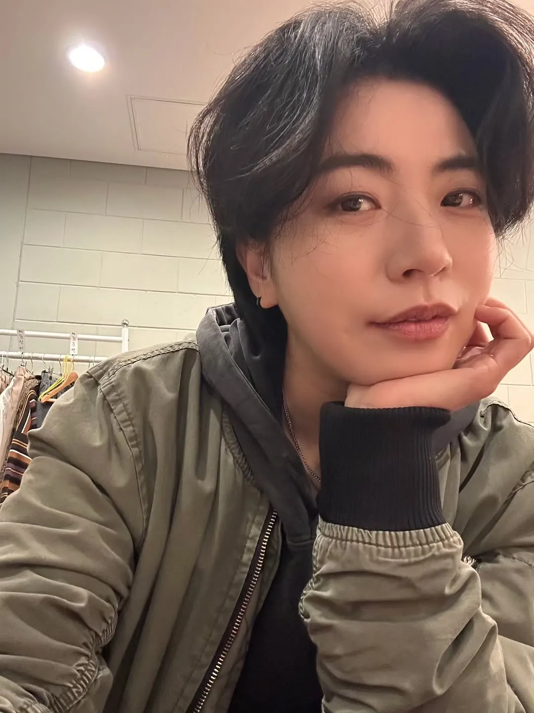 鄭仁智在《孤兒》舞台上大放異彩