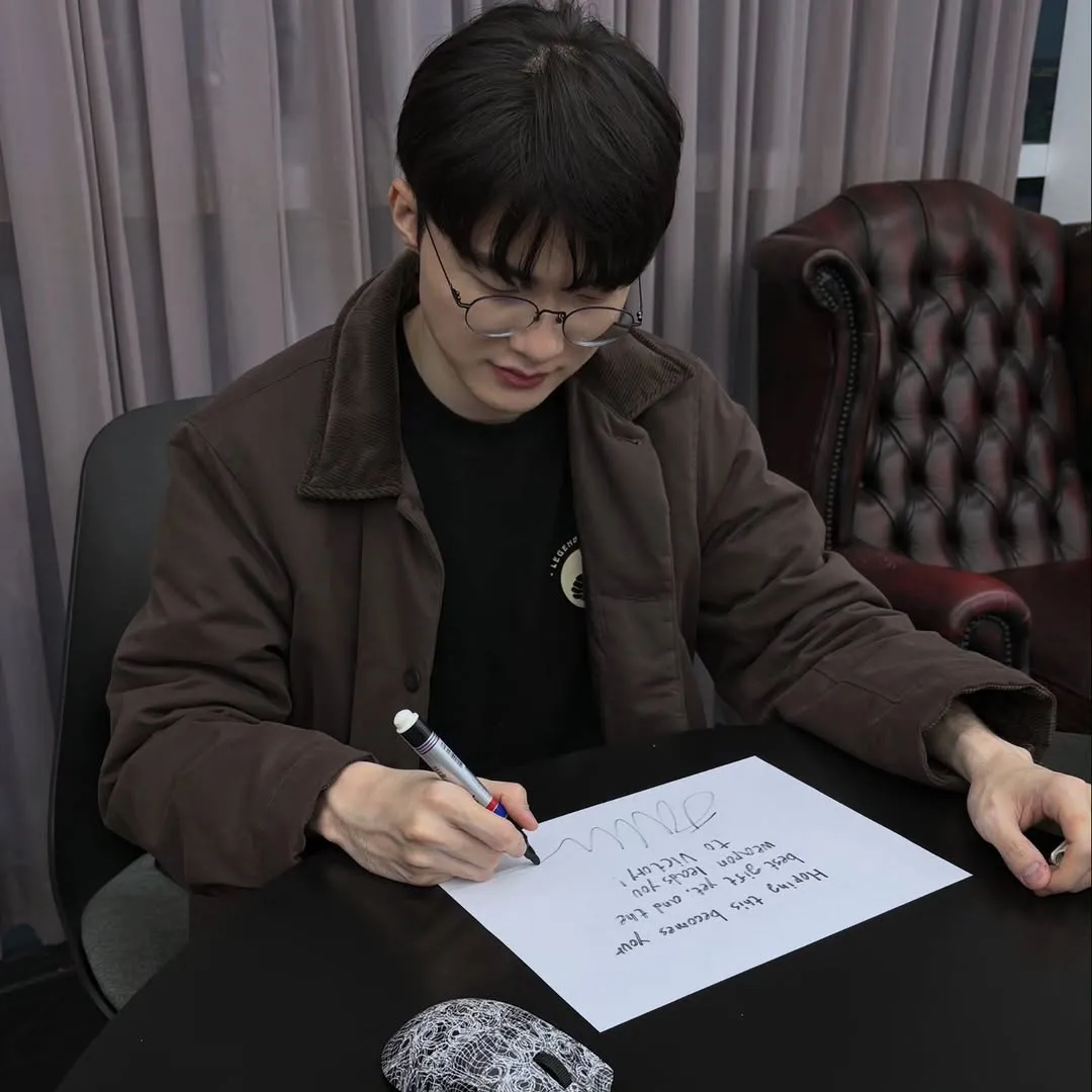 Faker gửi lời cảm ơn, công bố quà tặng đặc biệt