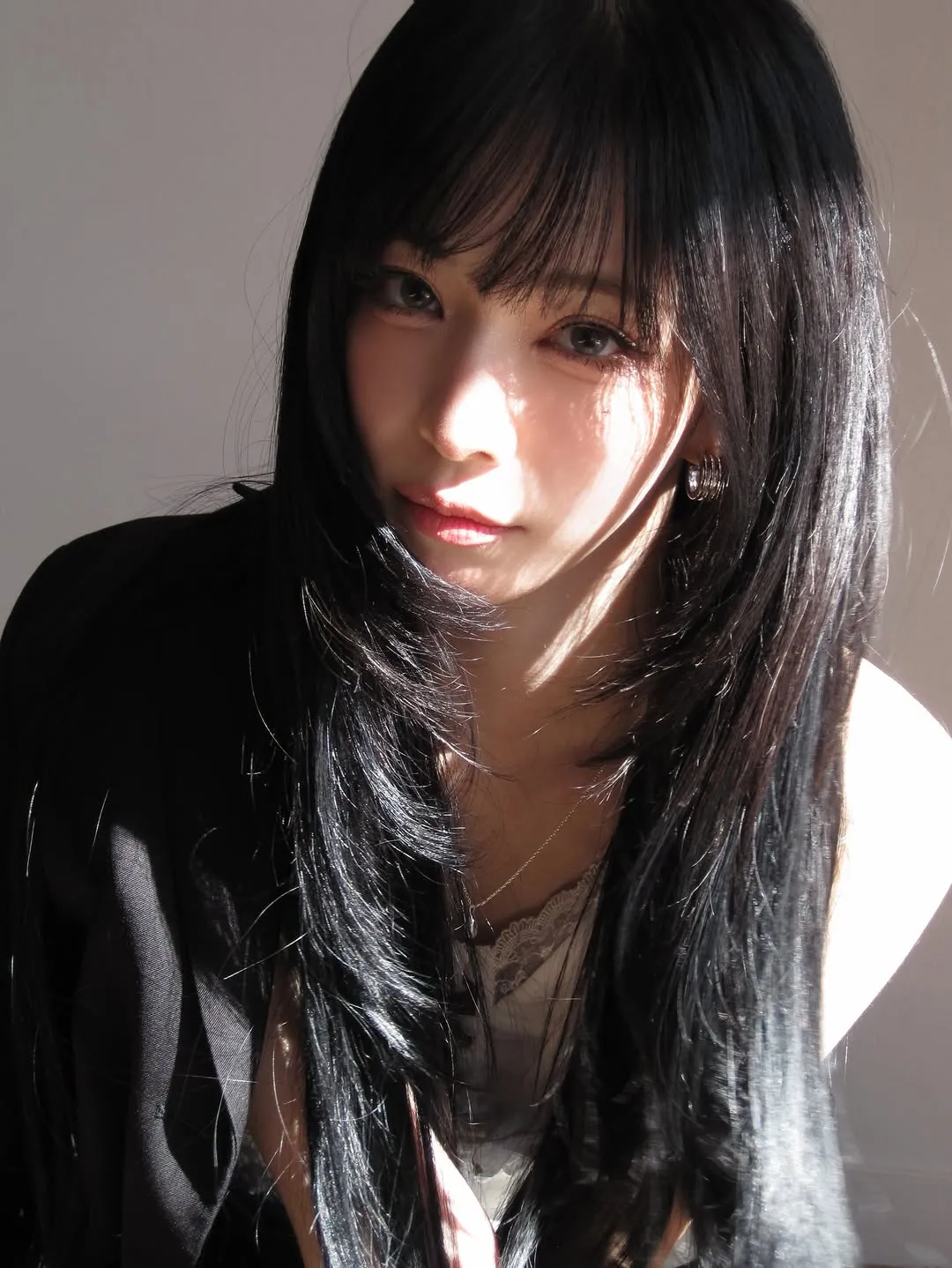 Hơi thở mùa xuân ấm áp, vẻ cuốn hút của Lee Chae-young