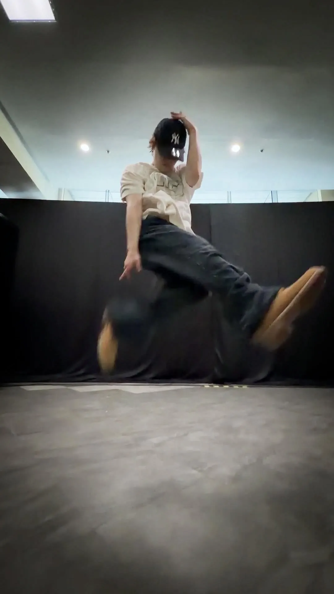 세븐틴, 인스타그램에서 역동적인 댄스 선보여