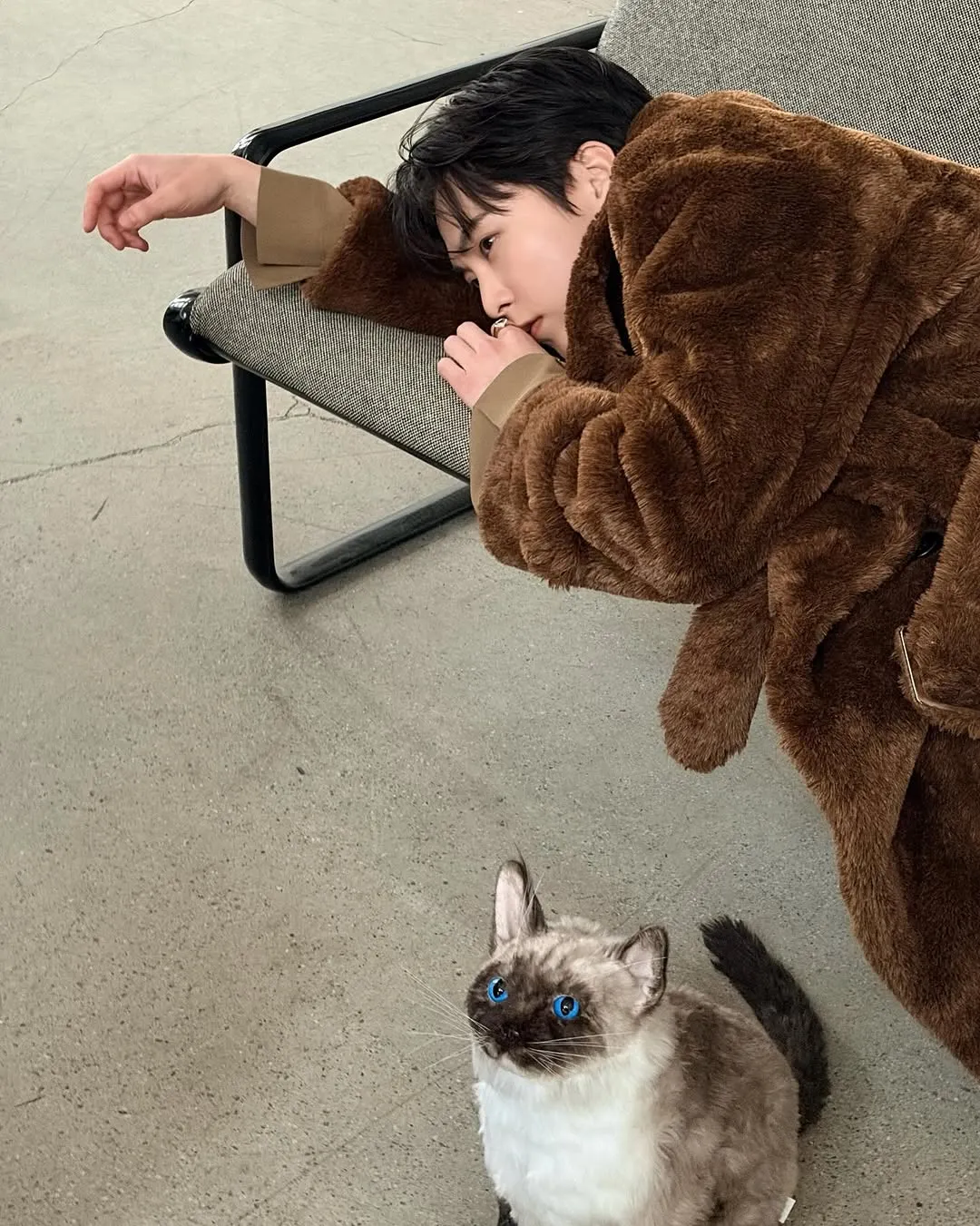 Xiumin khoe sức hút khác lạ tại buổi chụp tạp chí