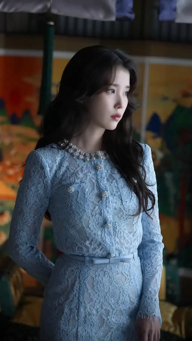 "더럽게라도 이기겠다는" 아이유, 압도적 매력 발산