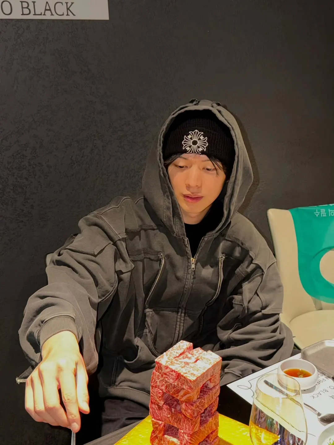 Yook Sungjae, penyanyi, aktor, daging sapi, Jenga