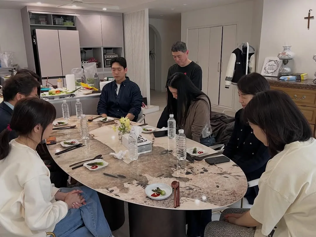 โอ ยุนอา, อินสตาแกรม, กลุ่มคังจุงชิม