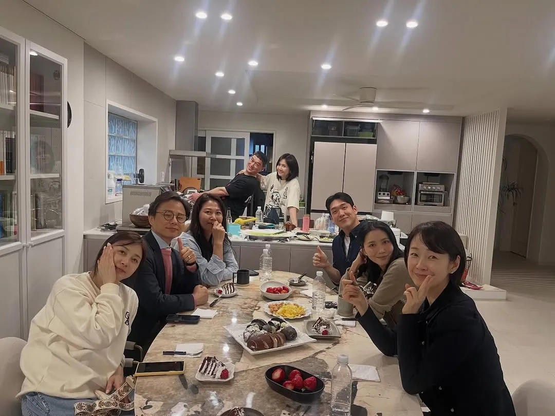 โอ ยุนอา, อินสตาแกรม, กลุ่มคังจุงชิม