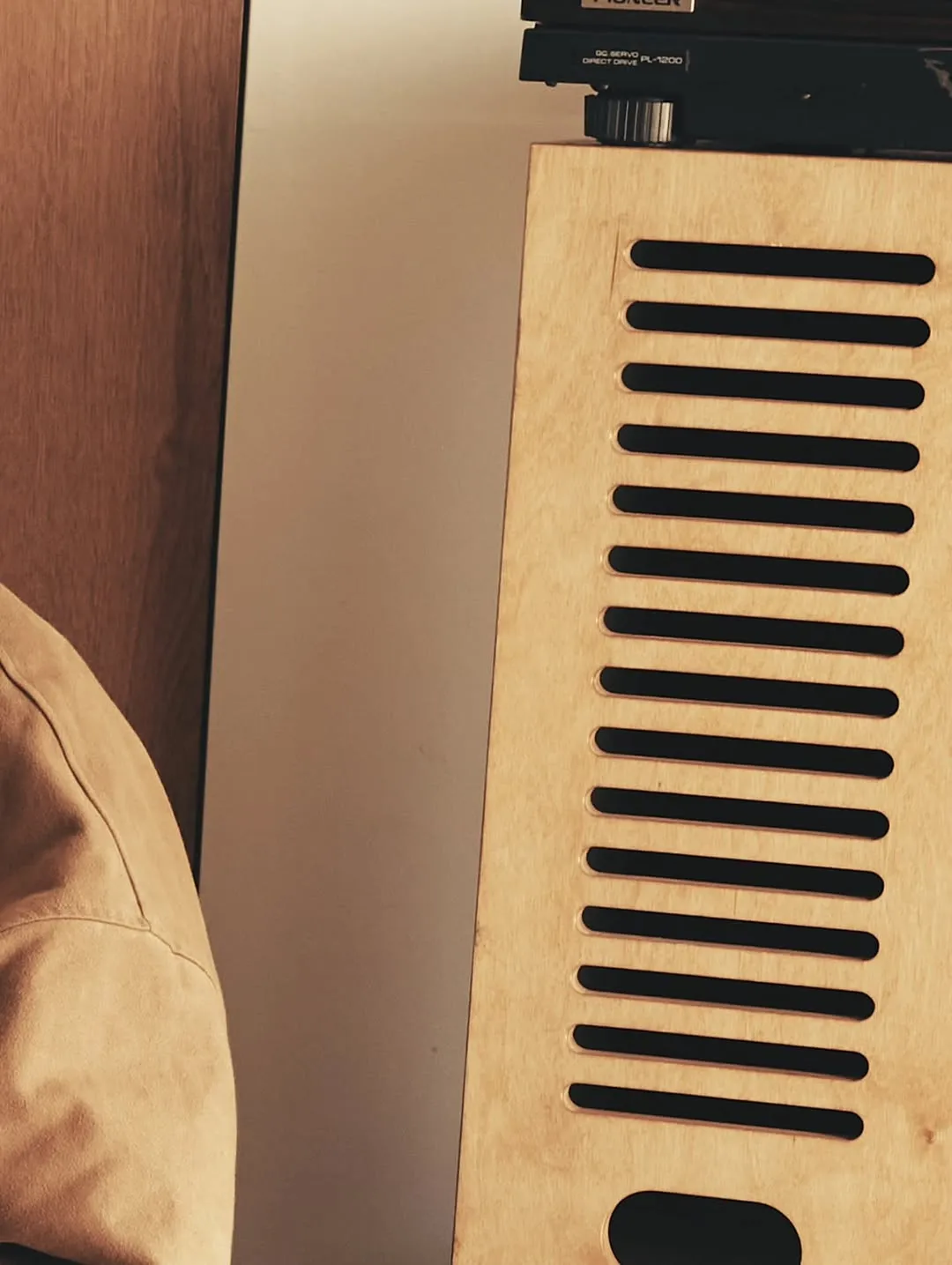 Kim Sung-kyu Stuns With Razor-Sharp Charisma, Fans Mesmerized