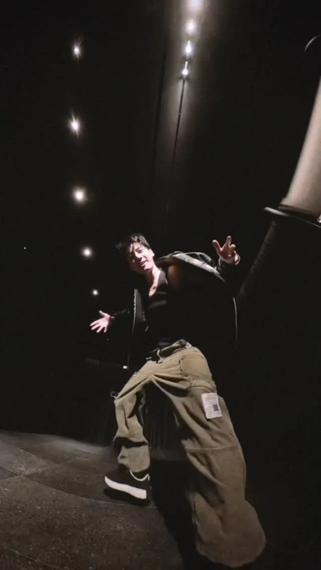 Jungkook deslumbra con un video de baile lleno de estilo