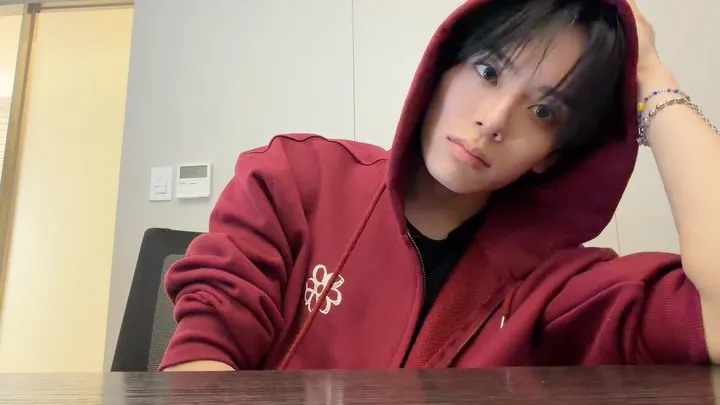 VERIVERY, Kangmin, blank expression, Instagram, photo