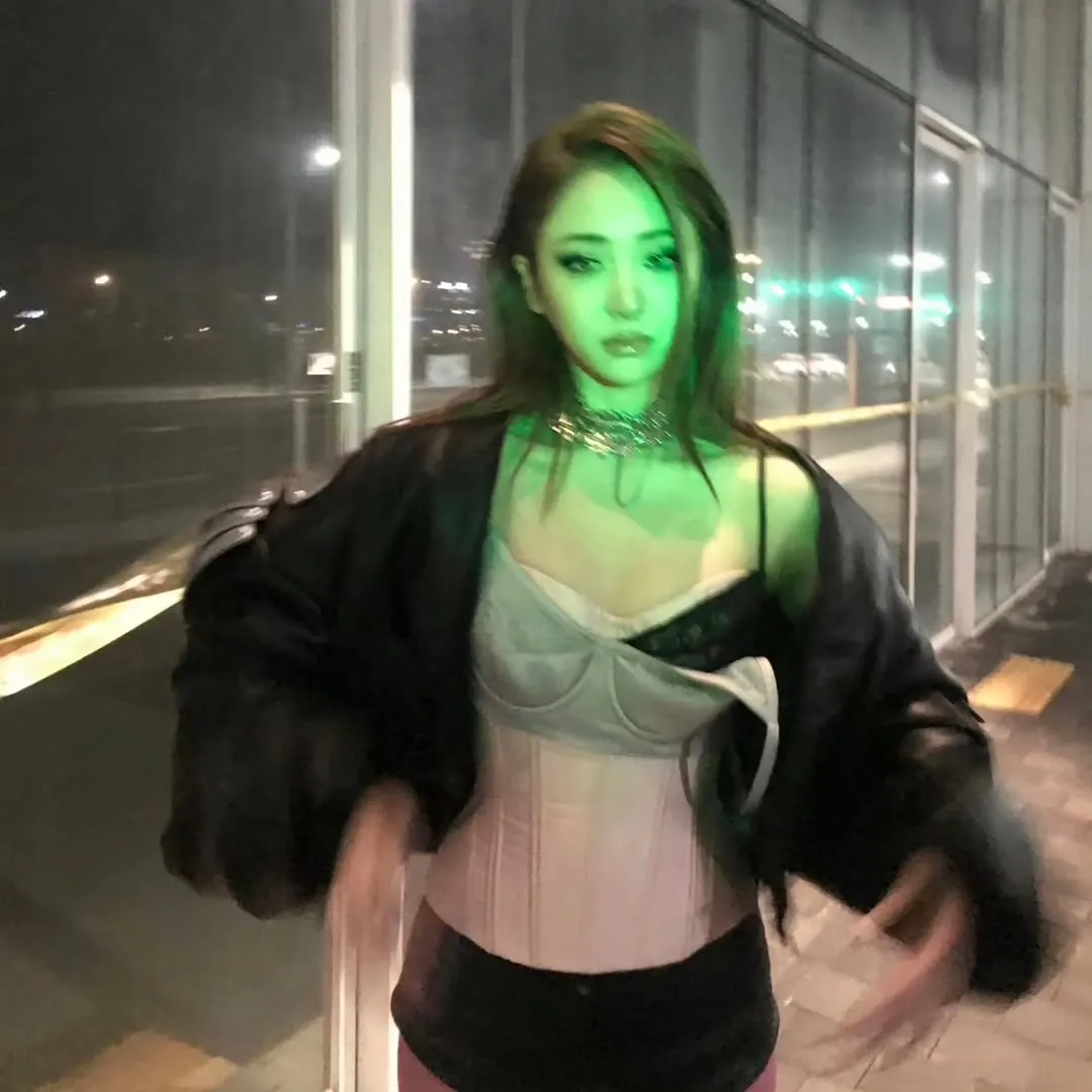 LE SSERAFIM, Huh Yunjin, post, heartfelt, update