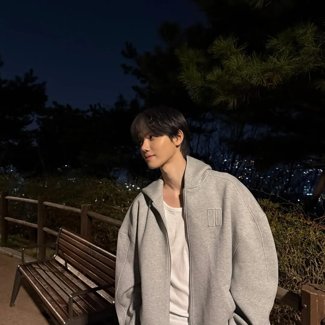 CRAVITY, Minhee, walk, night, relaxed