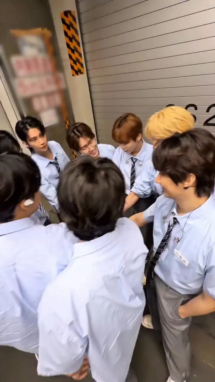SEVENTEEN, photo, light, fan, post