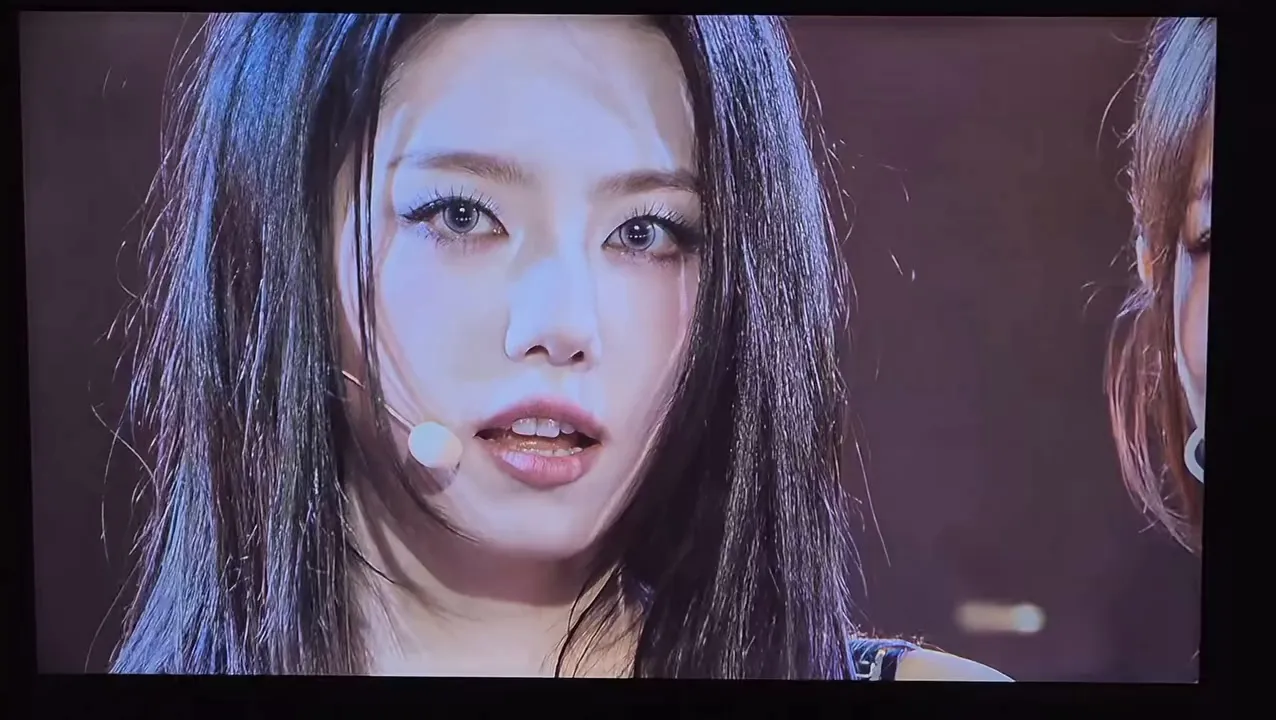 Kim Sohye, Jeon Somi, dance, ending pose, idol