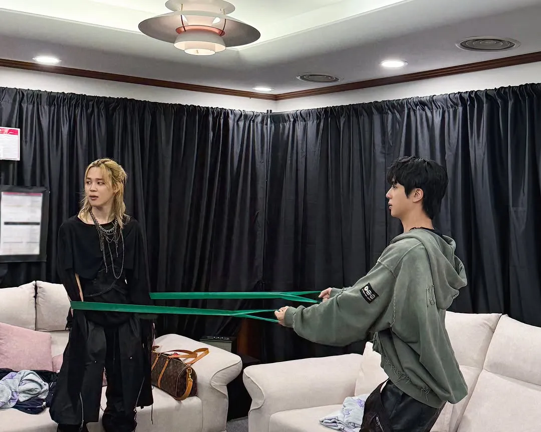 Jin, BTS, stretching, 방탄소년단, 진