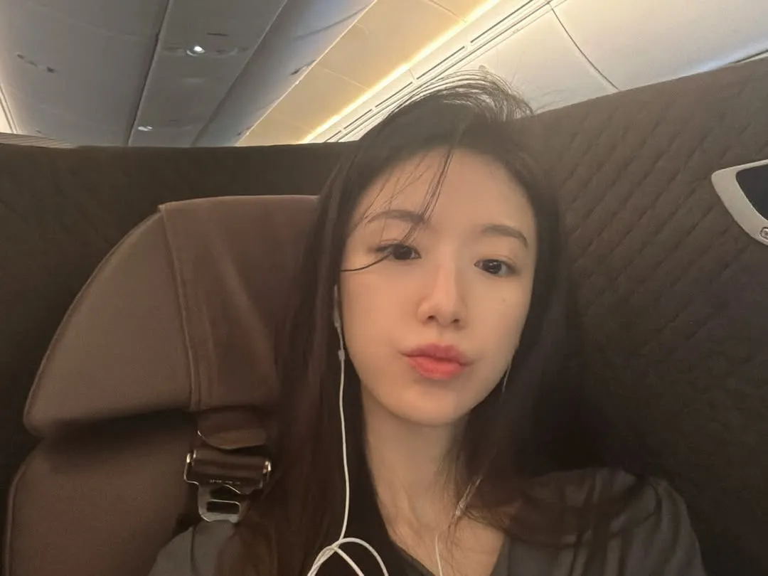 (G)I-DLE, Shuhua, selfie, cheerful, Instagram