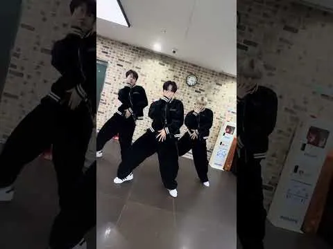 TUNEXX 发布《哇啊啊啊啊💙》MV