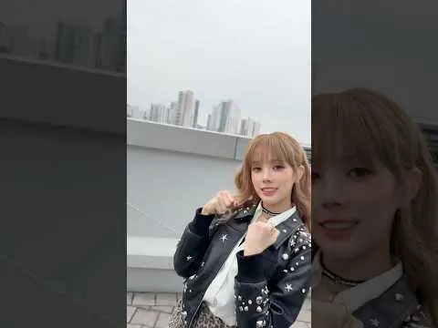 루프탑에서 전하는 감성적인 영상