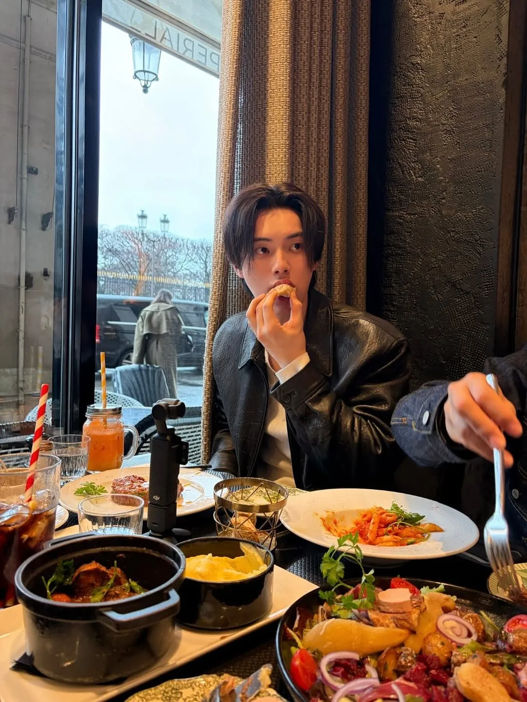 이채민, 배우, 인스타그램, 파리, 넷플릭스, 예능, 대체등산을왜하는건데?, 폭군의셰프, 드라마, 캐셔로