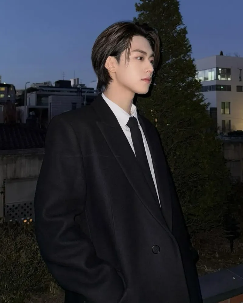 Park Seokjun de 82MAJOR deslumbra con un perfil impecable que ilumina la noche