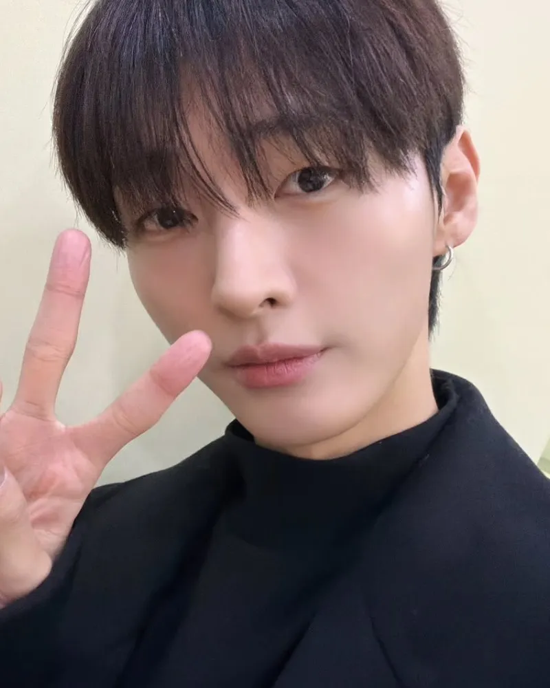 BL Star Yoon Ji-sung Stuns With Ethereal 'Fairy' Visuals