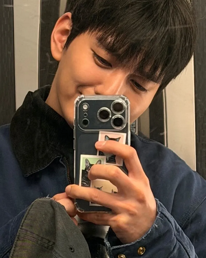 日常也像画报 俞承豪，比“迪拜Q弹曲奇”还要甜的镜面自拍