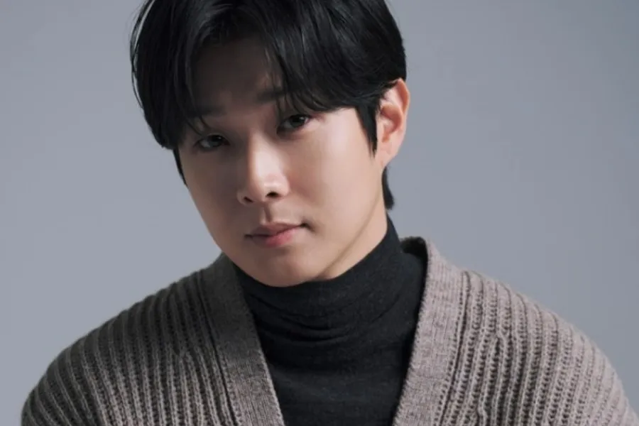 Choi Woo Sik: "Chưa định kết hôn ngay... cứ nhìn bạn bè đã có con là lại nghĩ đến chuyện cưới"