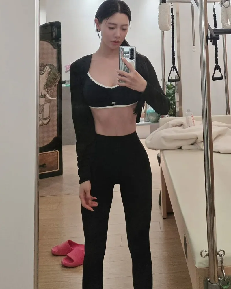 '이혼' 클라라가 제안한 '건강' 라이프스타일…고난도 동작도 척척