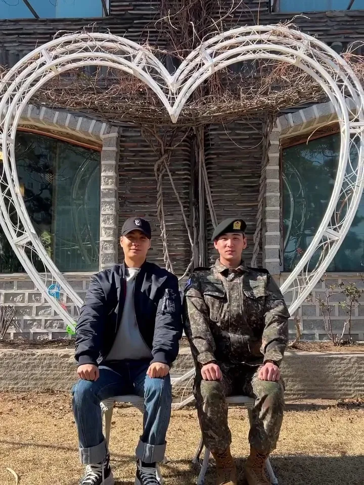 Baekho, Instagram, NU'EST, Kim Jong-hyun, serviço militar, ativo, centro de treinamento, foto