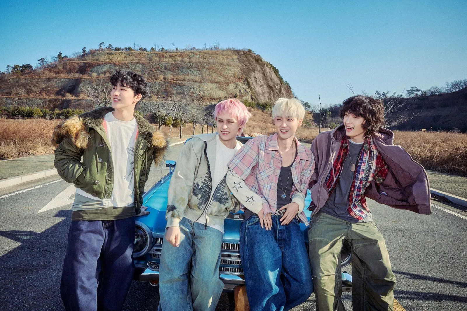 AxMxP, Ei-Em-Pi, E alguns dias depois, FNC Entertainment, banda, Amplify My Way, faixa-título, estreante