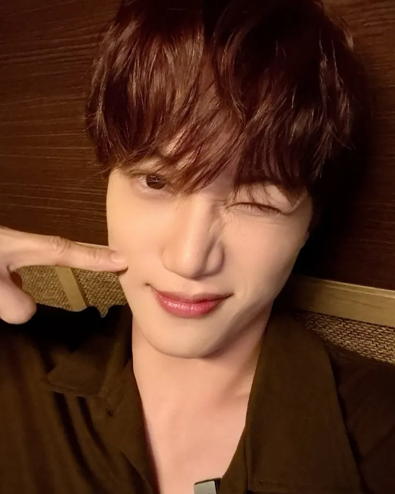 엑소 카이, '볼콕 애교'로 눈길…"뭘 먹고 여전히 귀엽지"