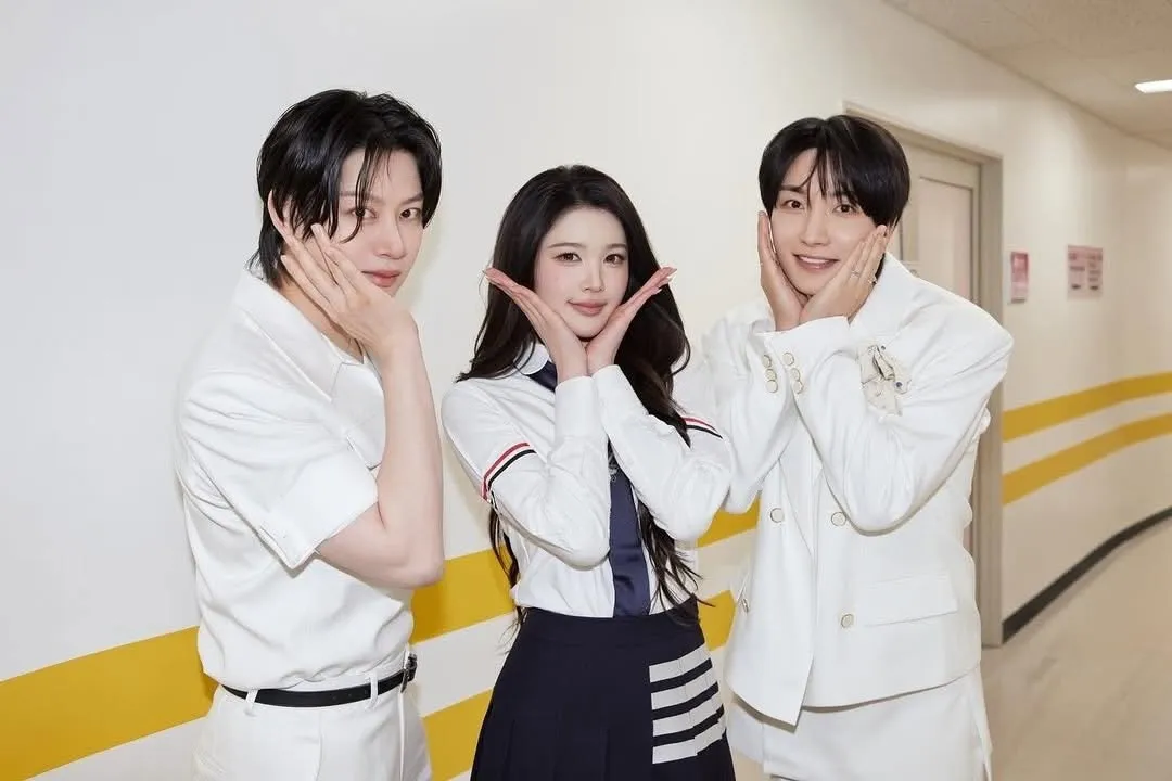 ซูเปอร์จูเนียร์, อีทึก, ไอดอล, ไลน์ 83, Hearts2Hearts, เอ이나, คุณแม่ของเอ이나, คิมฮีชอล, SMTOWN, Rude!