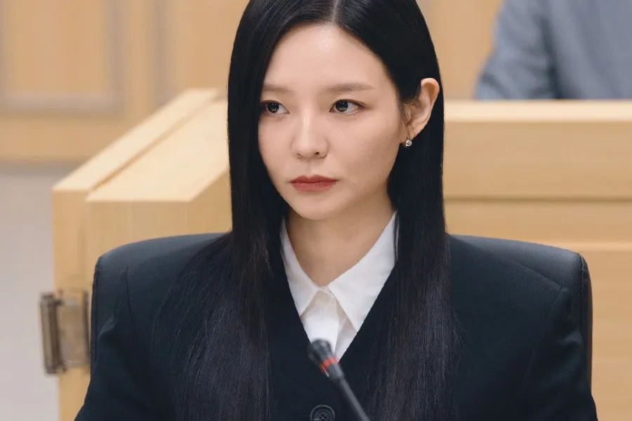 Esom Shows Confident Suit Styling as Lead Lawyer in Phantom Lawyer