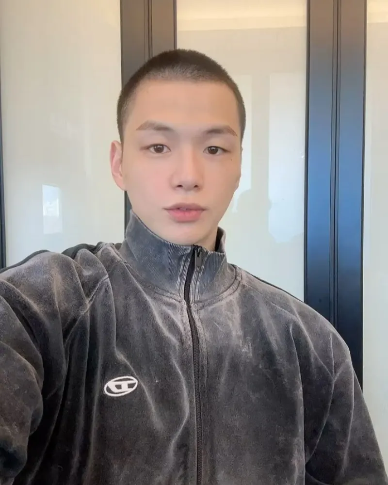 入伍在即公開「剃髮照」的姜丹尼爾…網讚：頭型好看