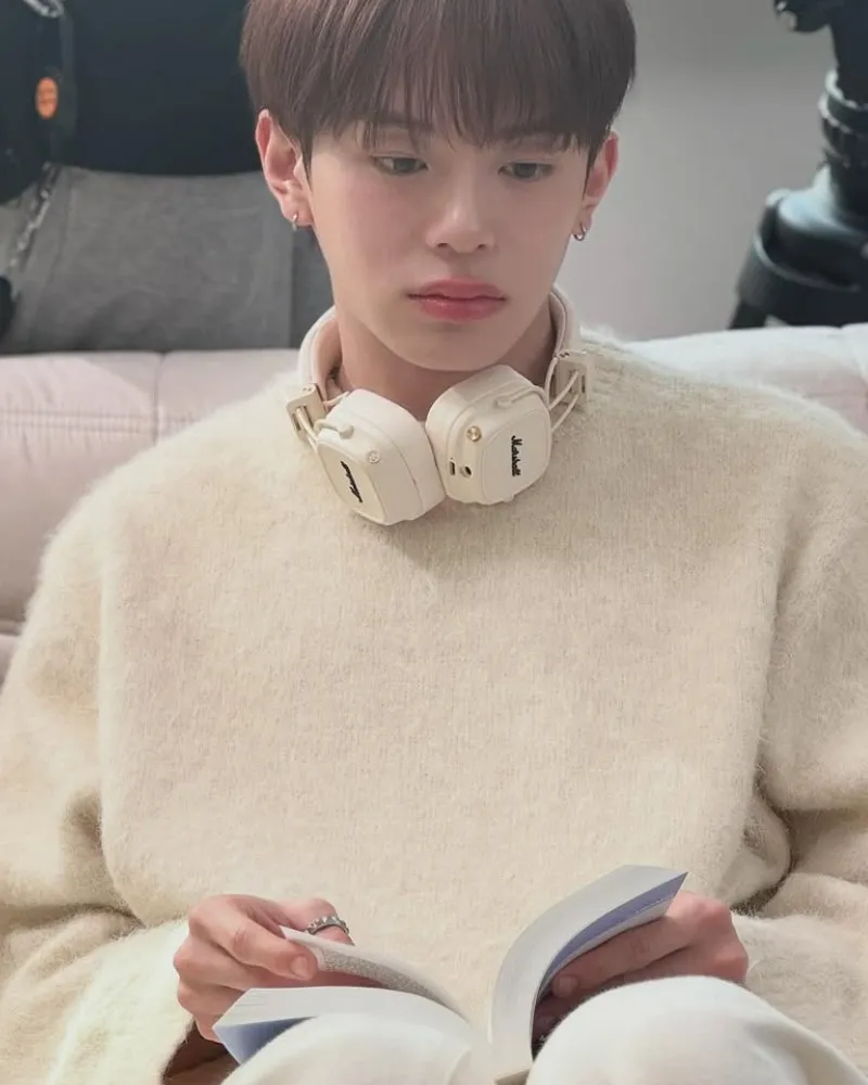 “初恋感”拿捏住了…VERIVERY姜旼，朦胧氛围感十足