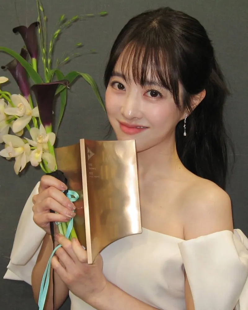 「ポブリー」パク・ボヨン、肩のライン際立つドレス姿…「まるで天使」