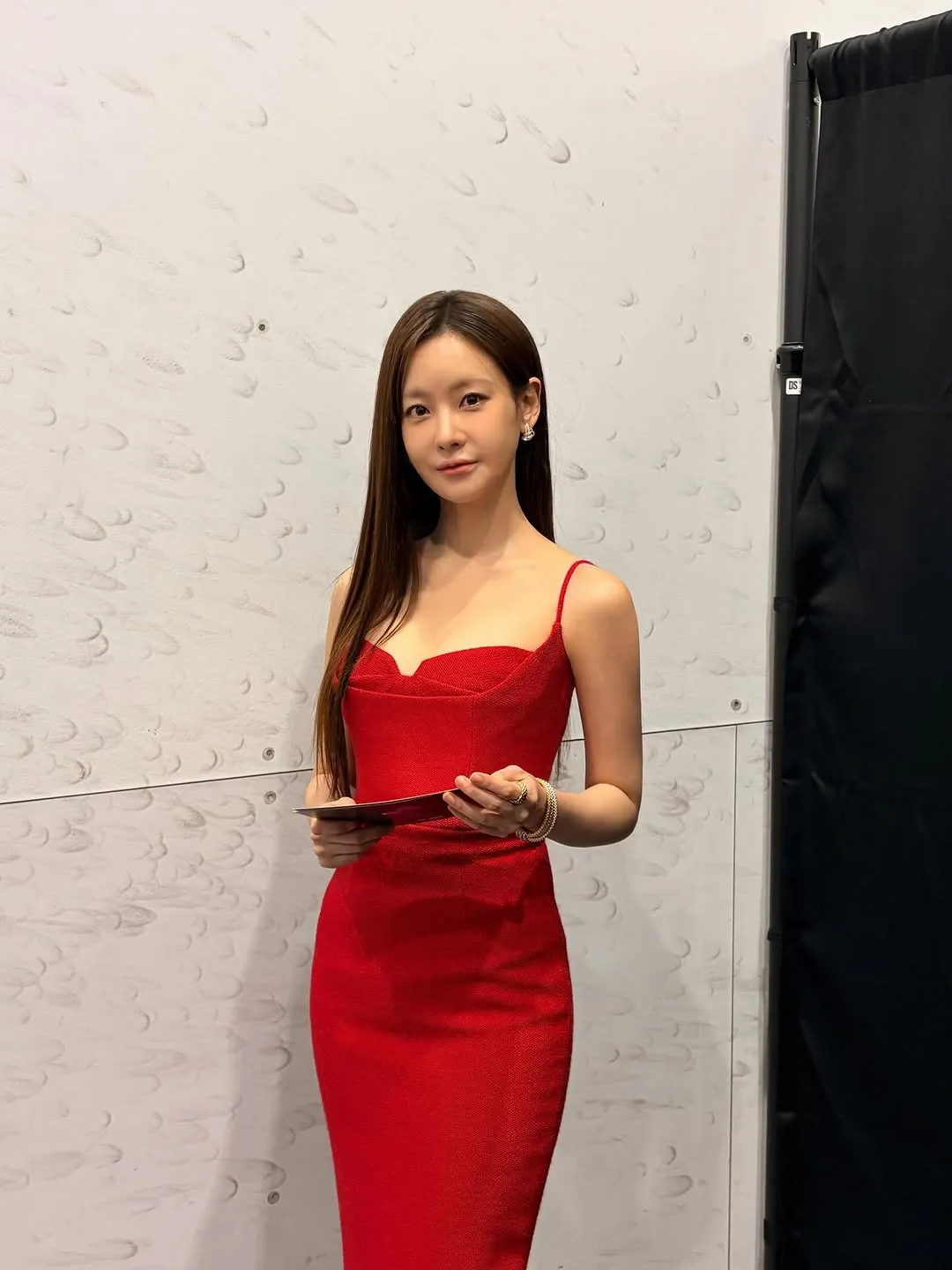 吳漣序, Story J Company, 紅色禮服, 2026 The Awards, 頒獎典禮, Channel A, 有了孩子, Instagram