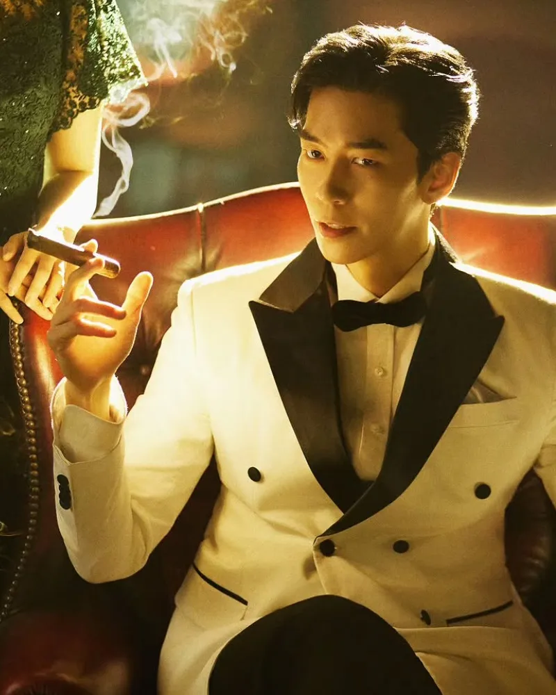 ‘Kaisar Musikal’ Shin Sung-rok, definisi ‘seksi dewasa’ dengan setelan jas sempurna