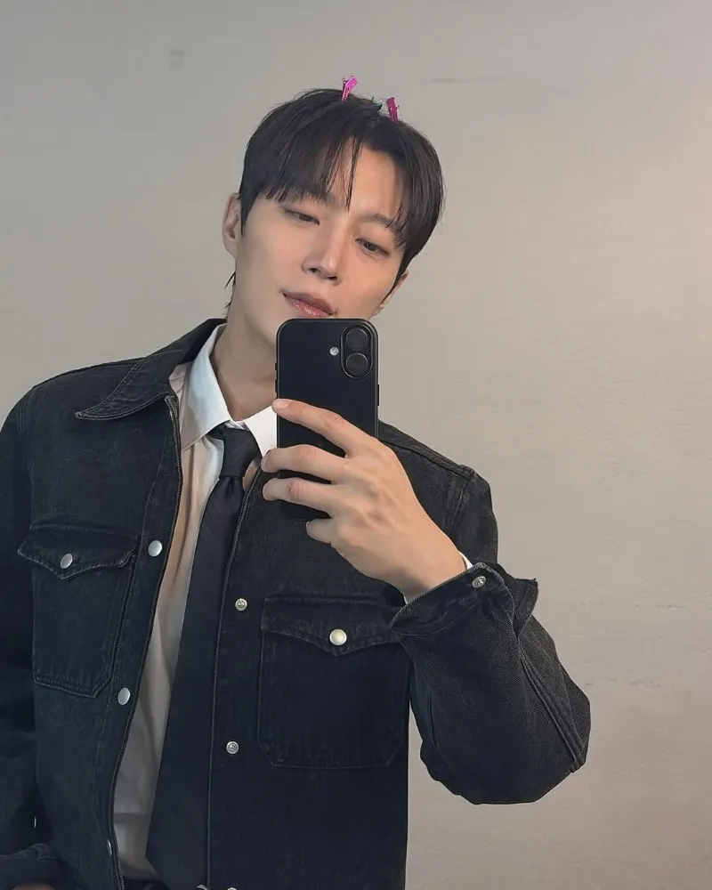 真是长得太好了…Highlight成员尹斗俊公开迎春节童年照