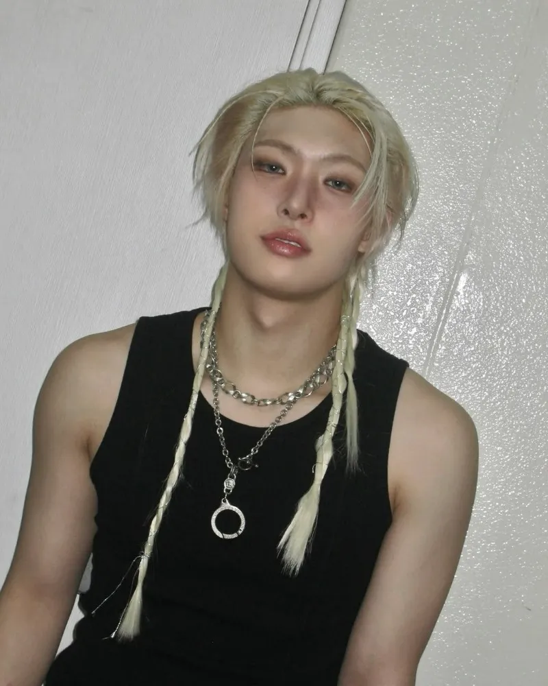 ATEEZ 宋旻起，金髮＋辮子完美駕馭…獨特視覺