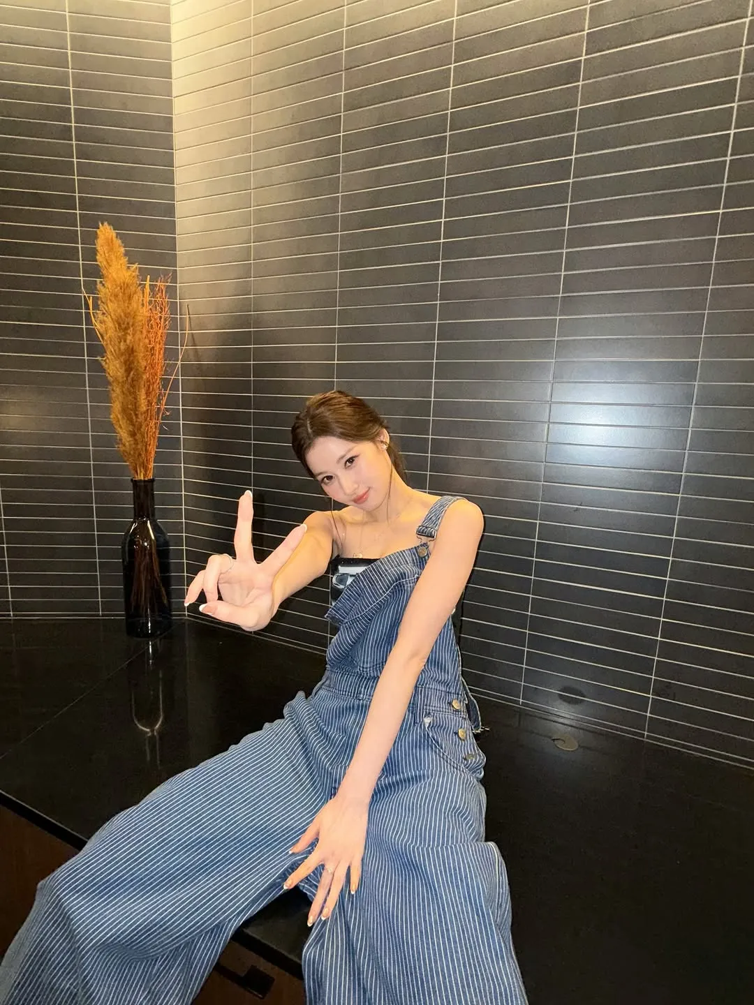 TWICE, Sana, jardineira, moda, beleza