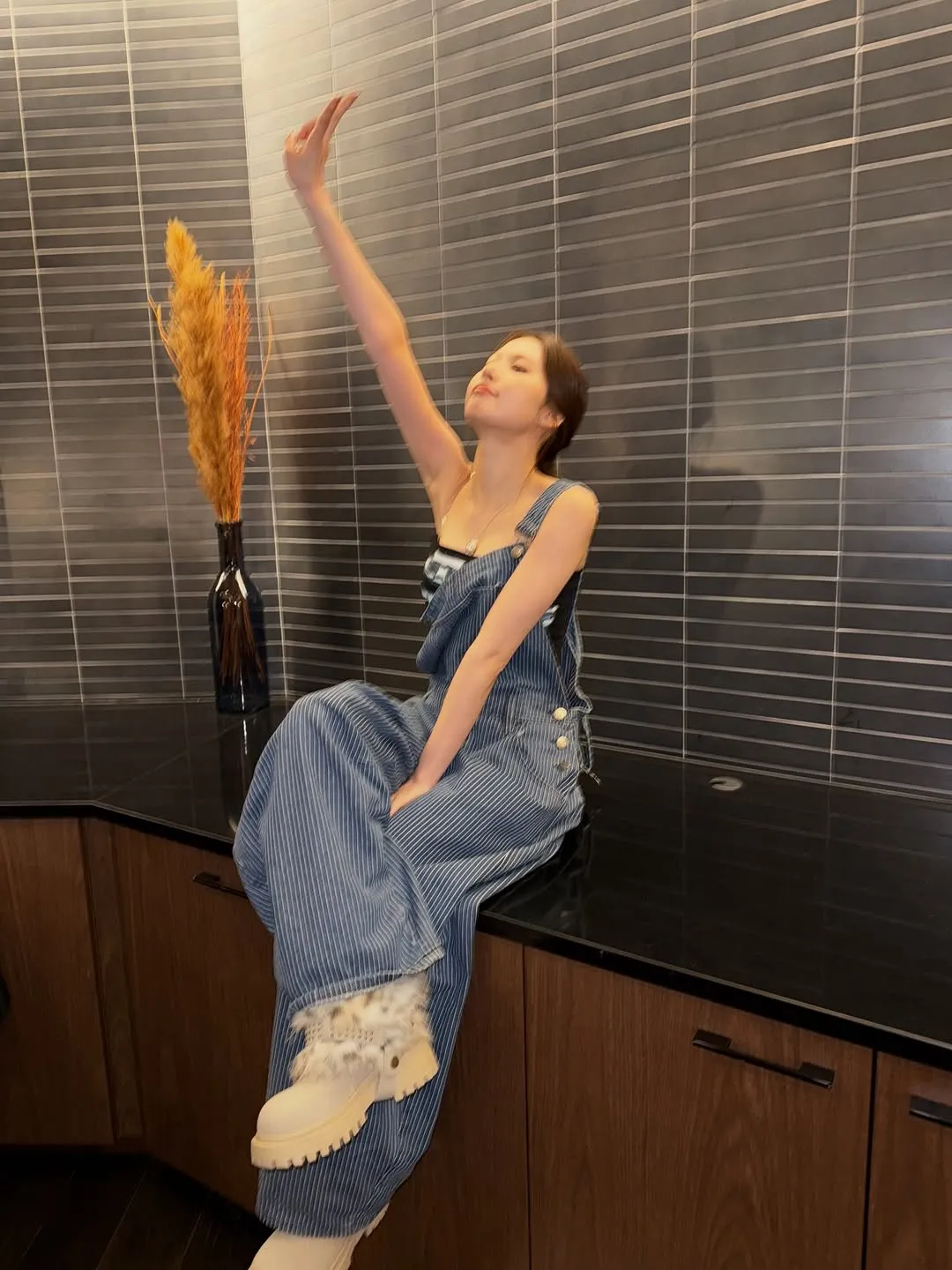 TWICE, Sana, jardineira, moda, beleza